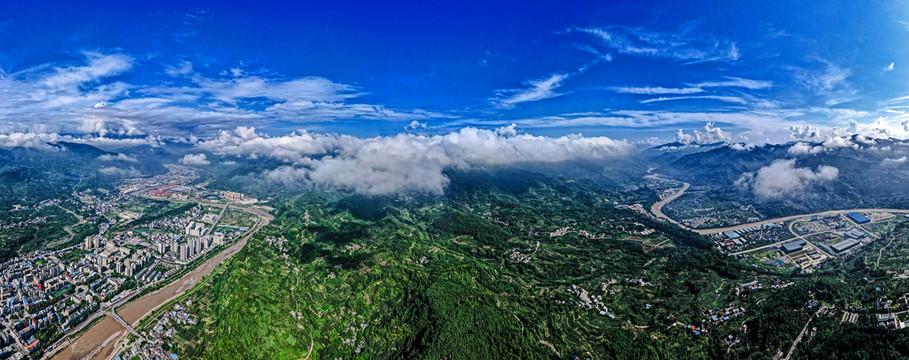 荥经山川河流云雾升腾全景