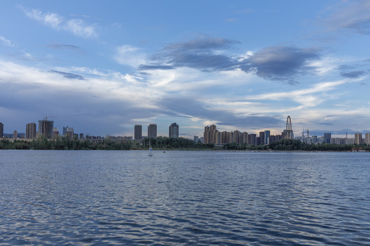 云南昆明滇池湖畔城市建筑景观