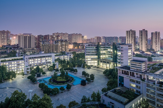 中南林業(yè)科技大學(xué)廣場夜景