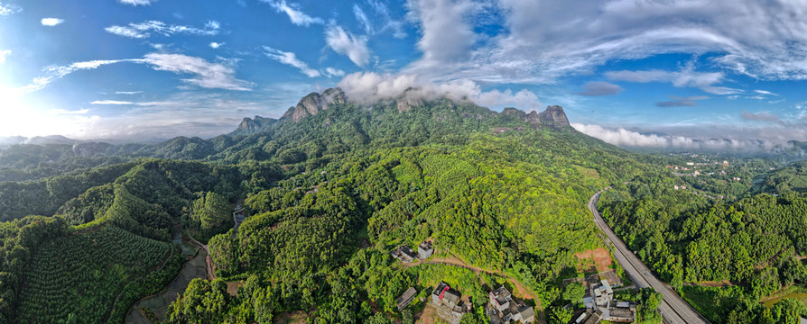 都峤山云雾