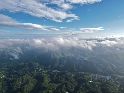 都峤山云雾