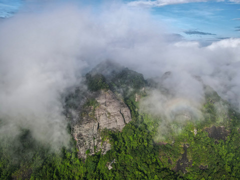 都峤山云雾