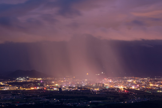 城市雨幡