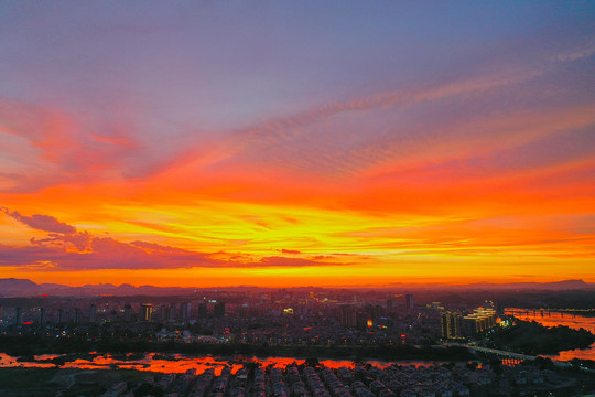 江西铅山晚霞红满天