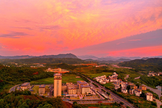 江西铅山晚霞红满天