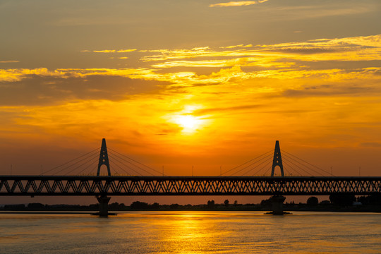 河南原阳县黄河滩边夕阳