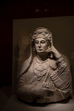 大马士革博物馆妇女墓碑雕像