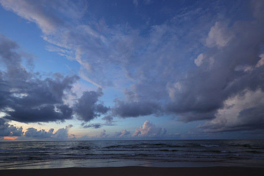 海边日出