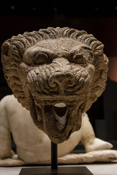 日本美术馆狮头形陶喷泉口