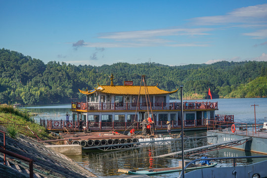 邮轮船游客船旅游码头湖交通