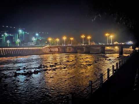 经河夜景灯光倒影