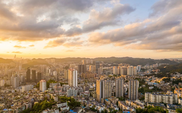 天空下城市的建筑群