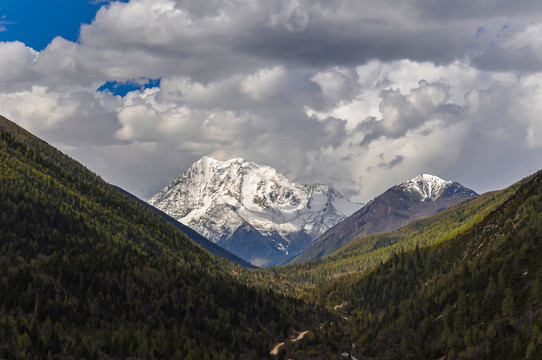 贡嘎山