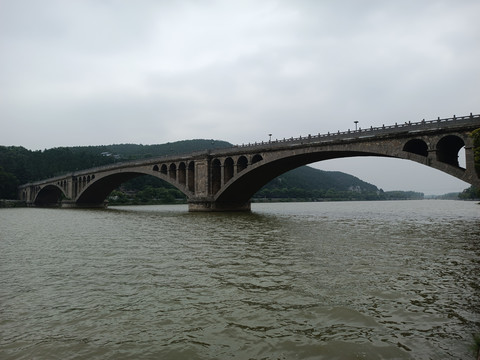 龙门石窟拱桥