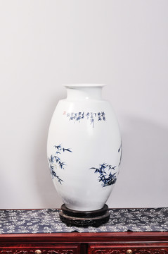景德镇古代人物陶瓶