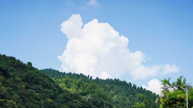 蓝天白云青山