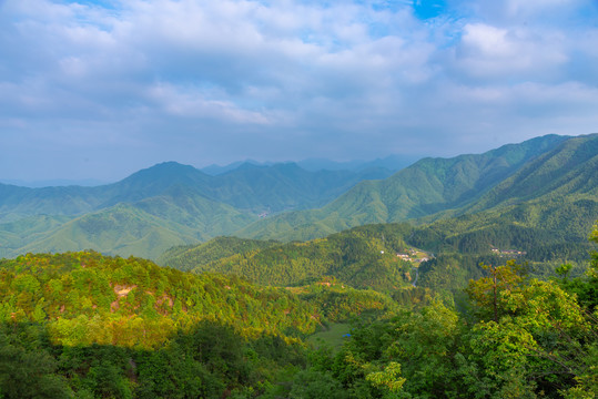 起伏的群山