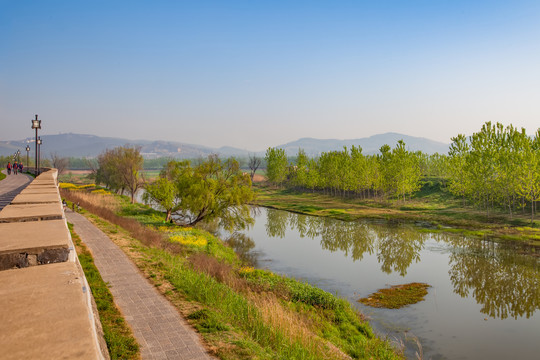 寿县古城东门护城河垂钓