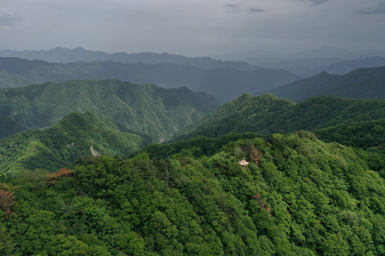 航拍秦岭秦楚古道牛背梁