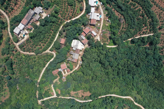 航拍農村秦嶺山脈梯田房屋