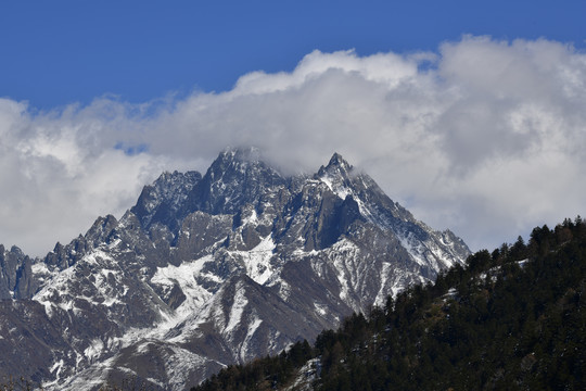 雪山云雾