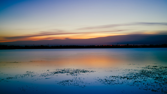 夕阳湖面