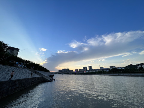 天空湖水