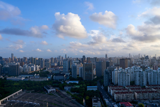 上海浦西蓝天白云