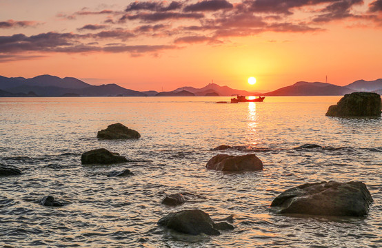 海上日出