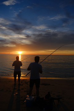 夕阳钓鱼