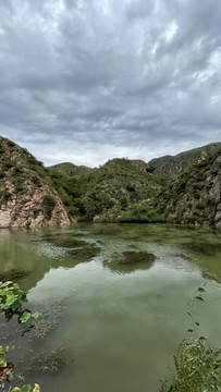 山泉河流