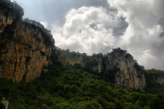 织金洞大峡谷绮结河