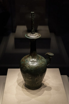韩国高丽时代青铜净瓶