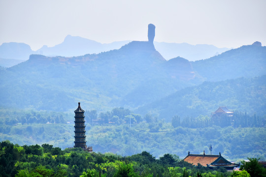 琉璃塔与棒槌山