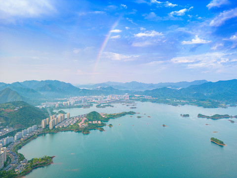 湖畔小城风景