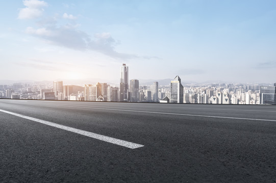 道路和广州城市建筑群背景