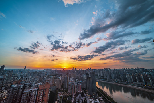 重庆夏季城市晚霞航拍图