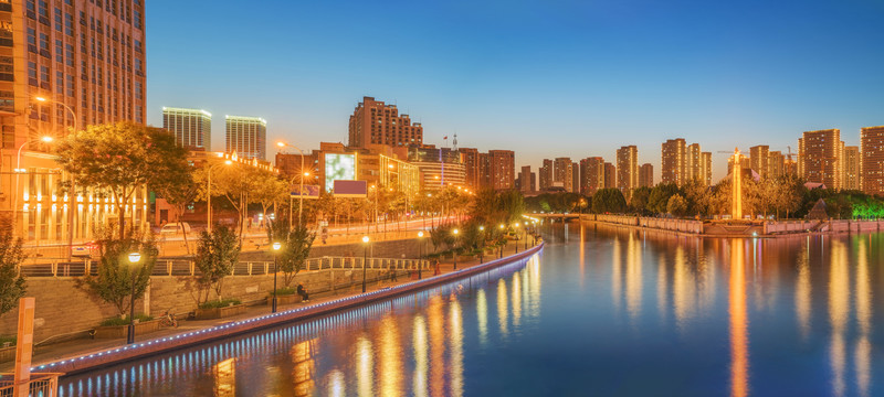 天津城市天际线和海河桥梁夜景