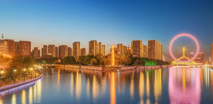 天津城市天际线和海河桥梁夜景
