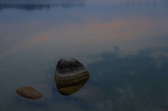 晨光倒影尹山湖