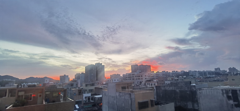 村庄夕阳