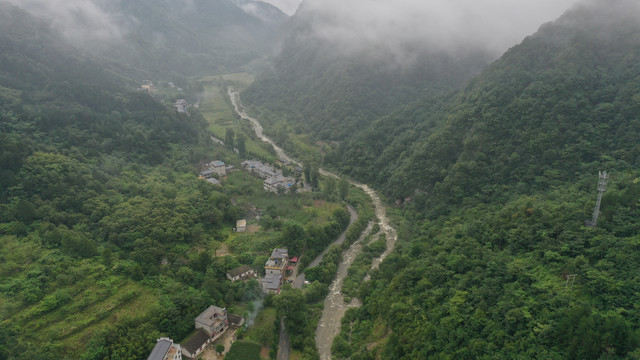 航拍秦岭山脉自然风光