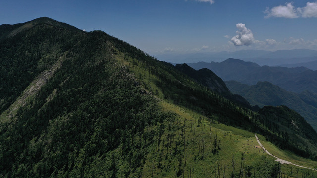 航拍秦岭山脉自然风光