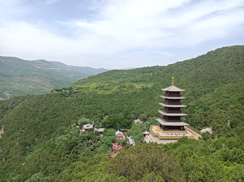 太原太山仿建唐塔远眺