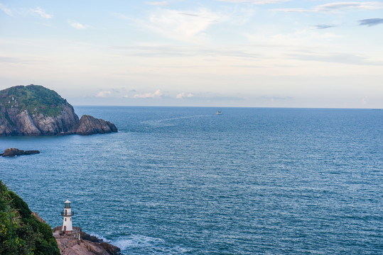 碧蓝海面