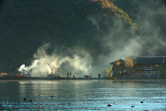 泸沽湖里格半岛晨曦