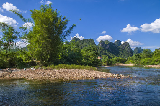 山间清流