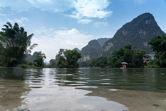 广西桂林阳朔遇龙河景区风光