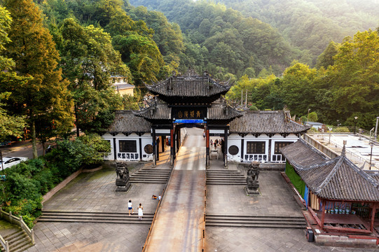 泰安古镇青城后山景区大门牌坊