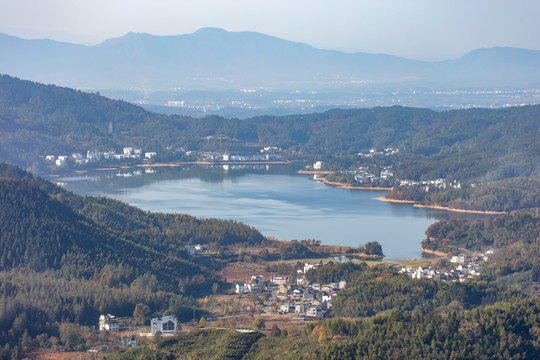 宏村水库远眺